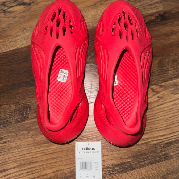 Adidas Yeezy foam Runner size 8 - Picture 2 of 3